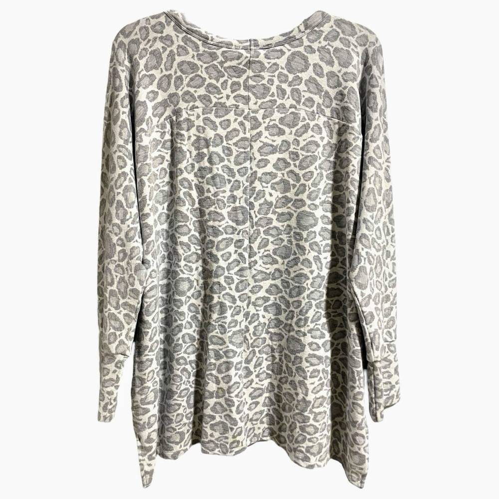 BAR by Melis Kozan Womens M Top Animal Print Long Sleeve Soft Gray MSRP $110 NWT - Picture 3 of 12